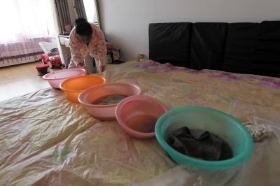 高州楼上漏水，住户失联，小区没物管，业主维权难！律师来支招……